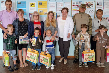 Депутаты помогают в подготовке детей к школе
